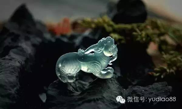 翡翠玉雕金蟾寓意什么_翡翠玉雕金蟾_翡翠玉雕金蟾图片大全